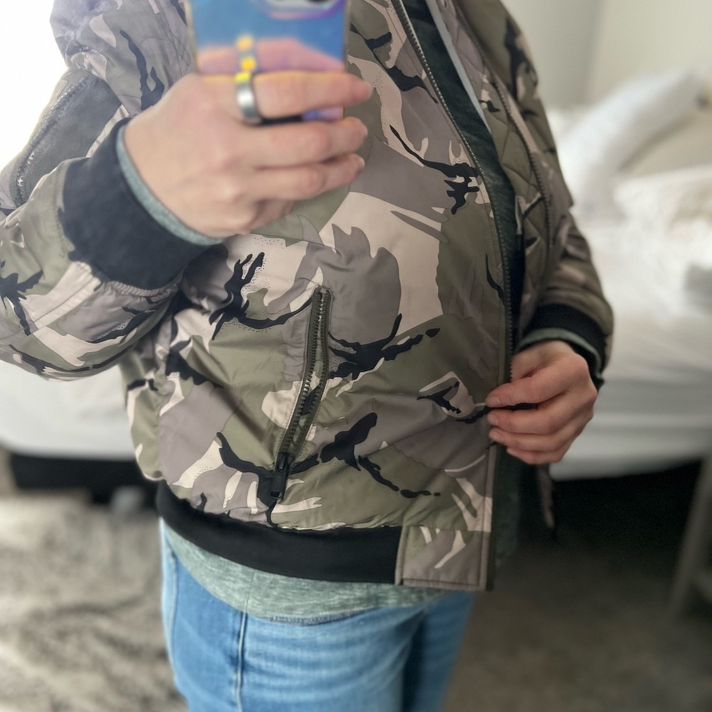 The North Face Woman's Barstol Bomber Jacket Full Zip Quilted Camo Size L  cute! - Picture 2 of 14